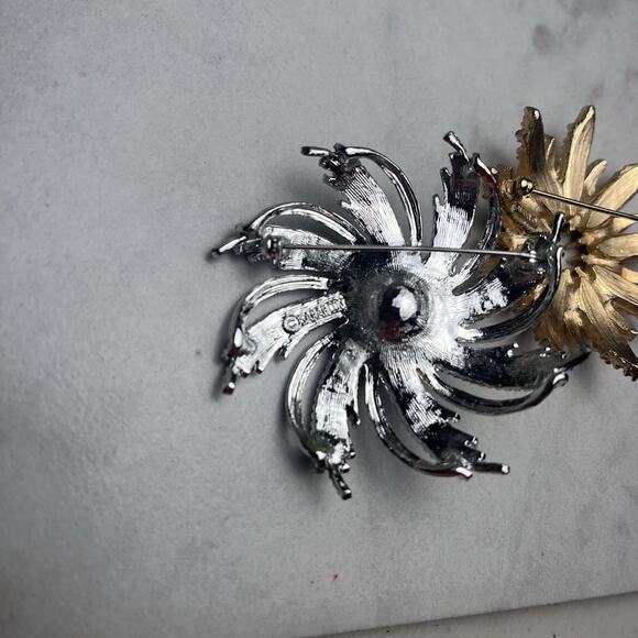 Vintage Starburst Swirl Brooches Gold & Silver Tone Pearl Avon Sarah Coventry - Picture 6 of 11